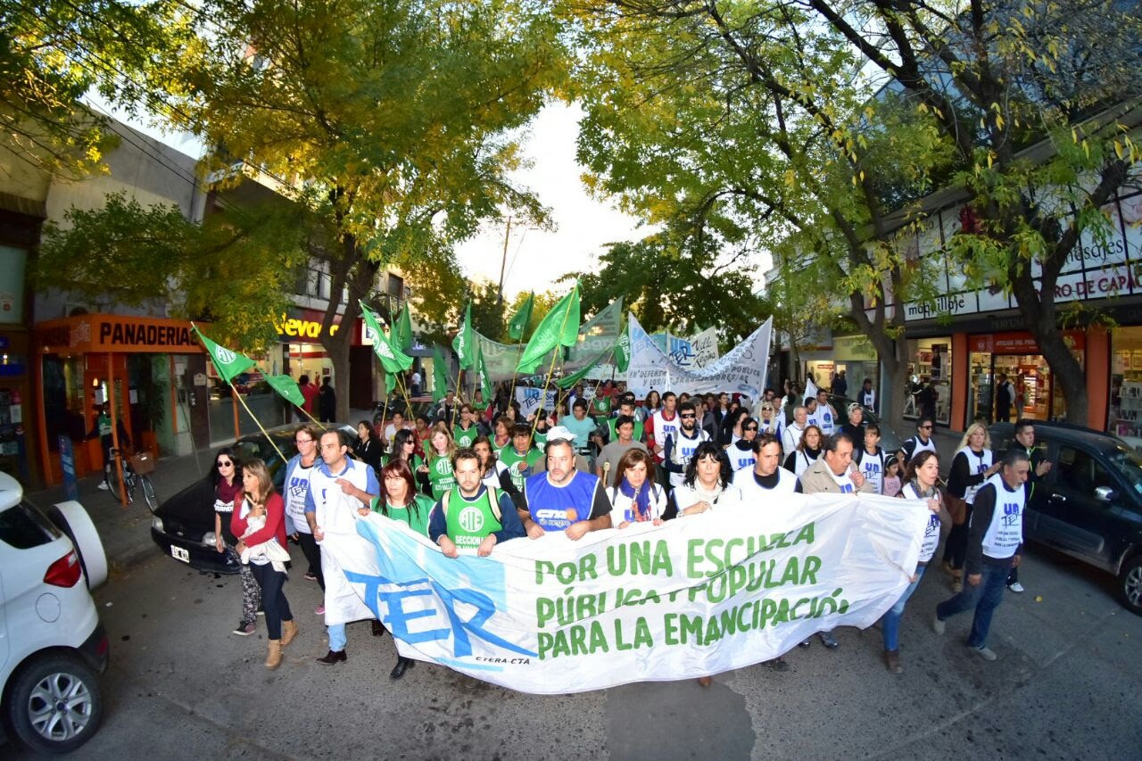 Movilización de docentes y estatales en Río Negro