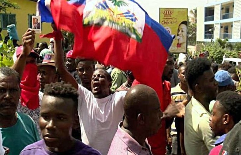 el pueblo haitiano sale a las calles masivamente